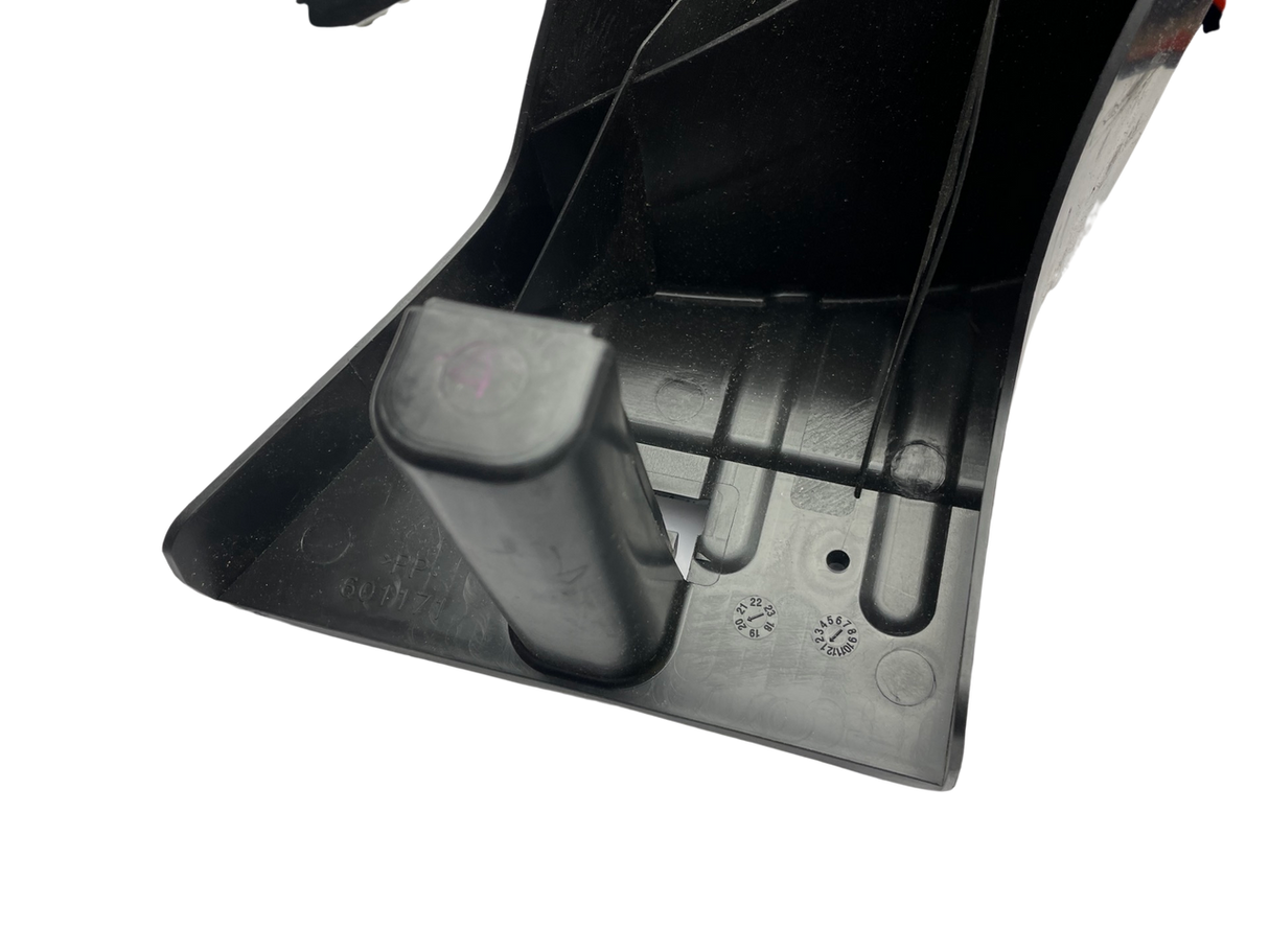 1146032- Mulching plug for the Hyundai HYM530SPE petrol lawnmower replacement side view plastic