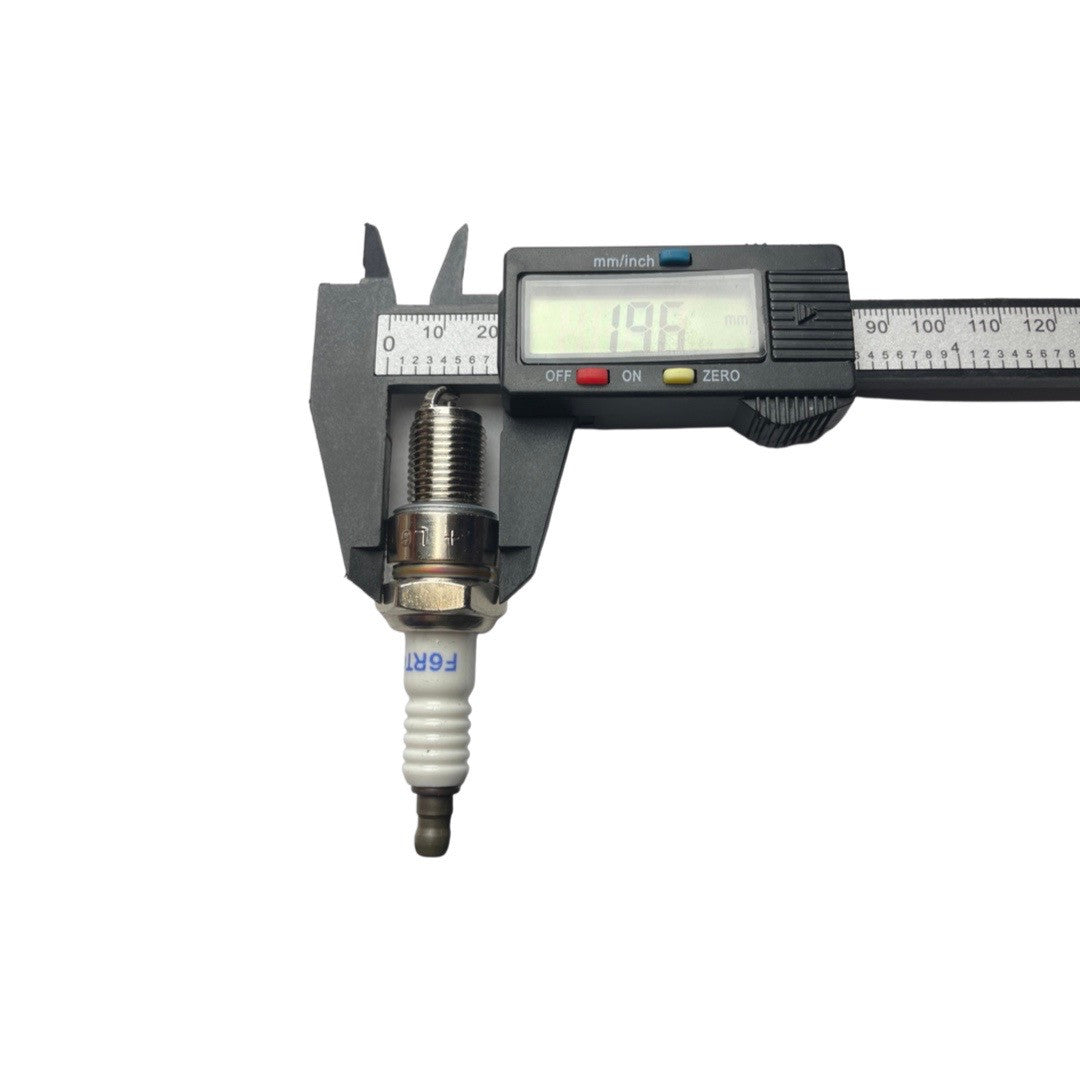 1108128 - Replacement Spark Plug for the Hyundai HYCP6570 & HYCP9070 Compactor Plates OEM