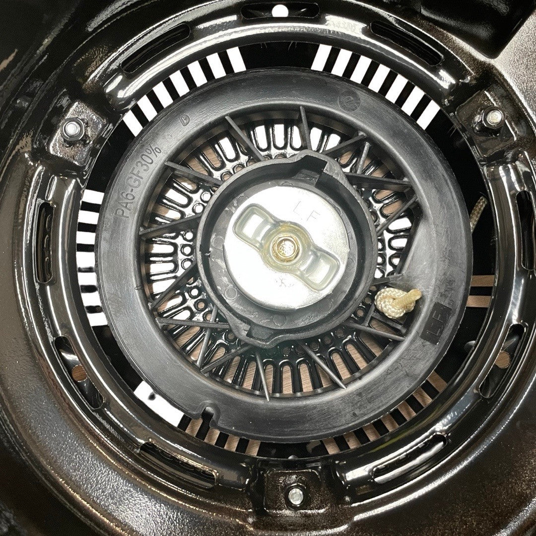 1017160 - replacement Recoil Start Assembly for the Hyundai HY9000LEK Open Frame Generator OEM spare part recoil mechanism close up