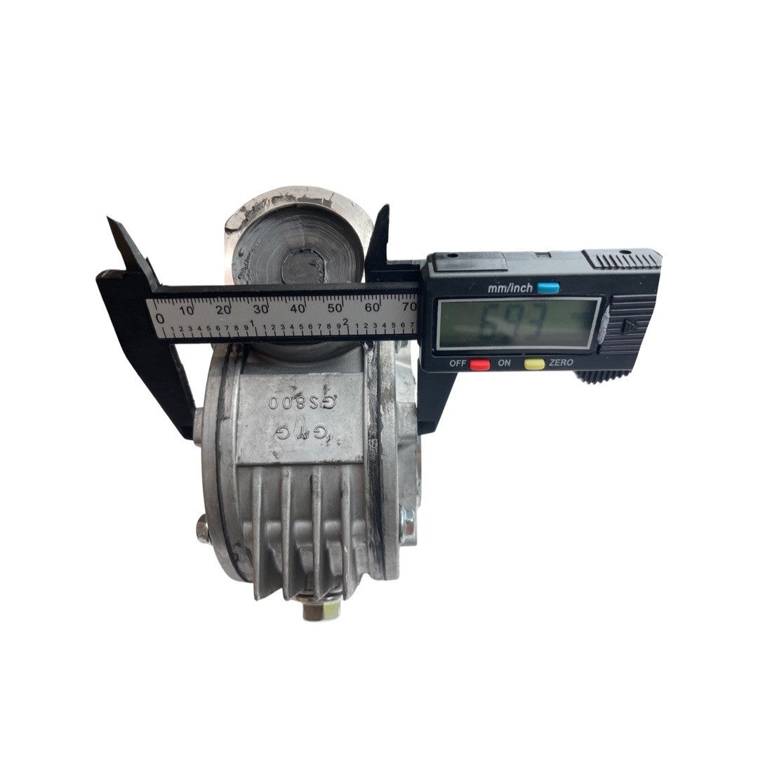 1102229 - replacement Gearbox for the Hyundai HYSW1000 Petrol Yard Sweeper OEM spare part measured width